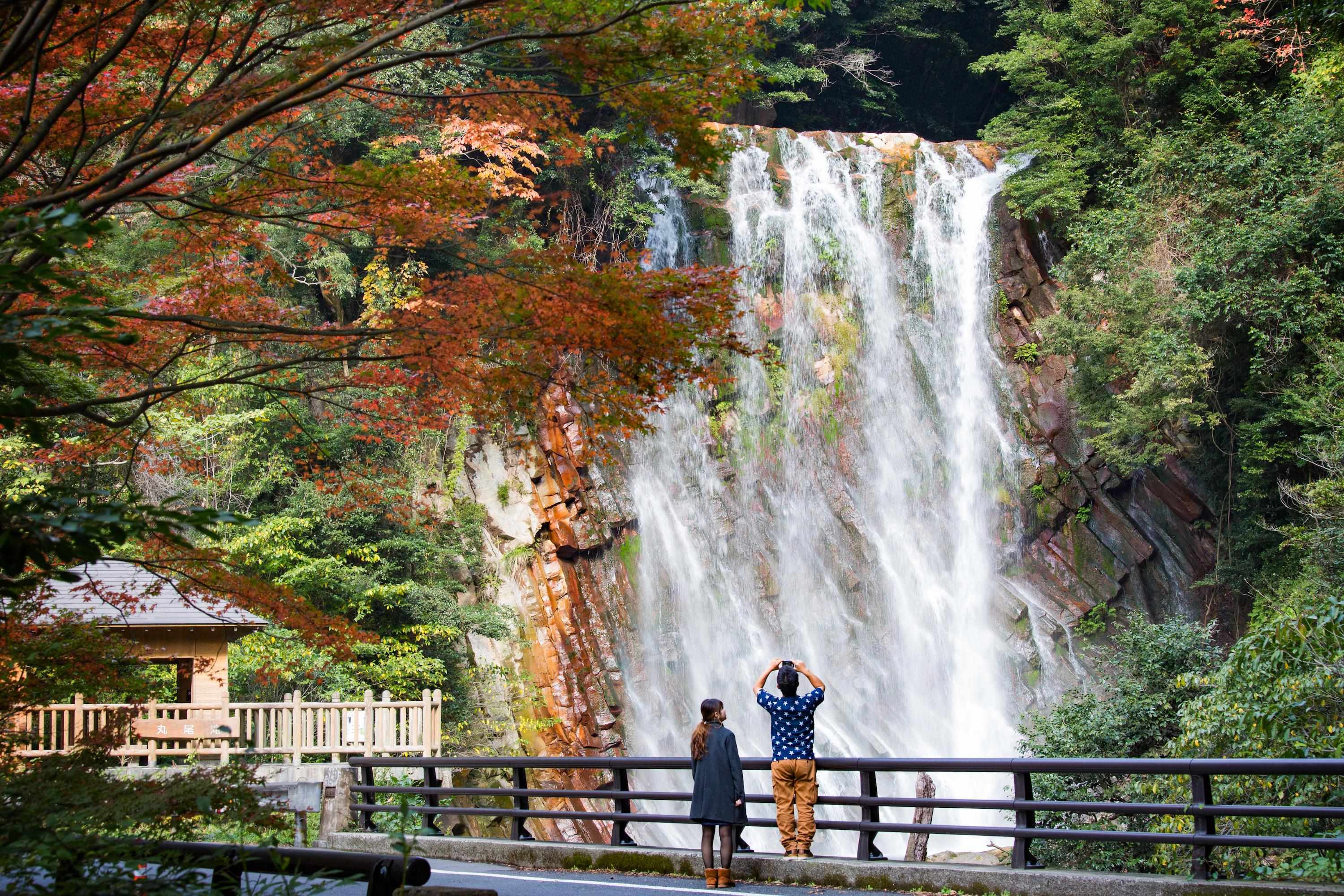 🏞️ 마루오 폭포 (丸尾滝) 이미지 1